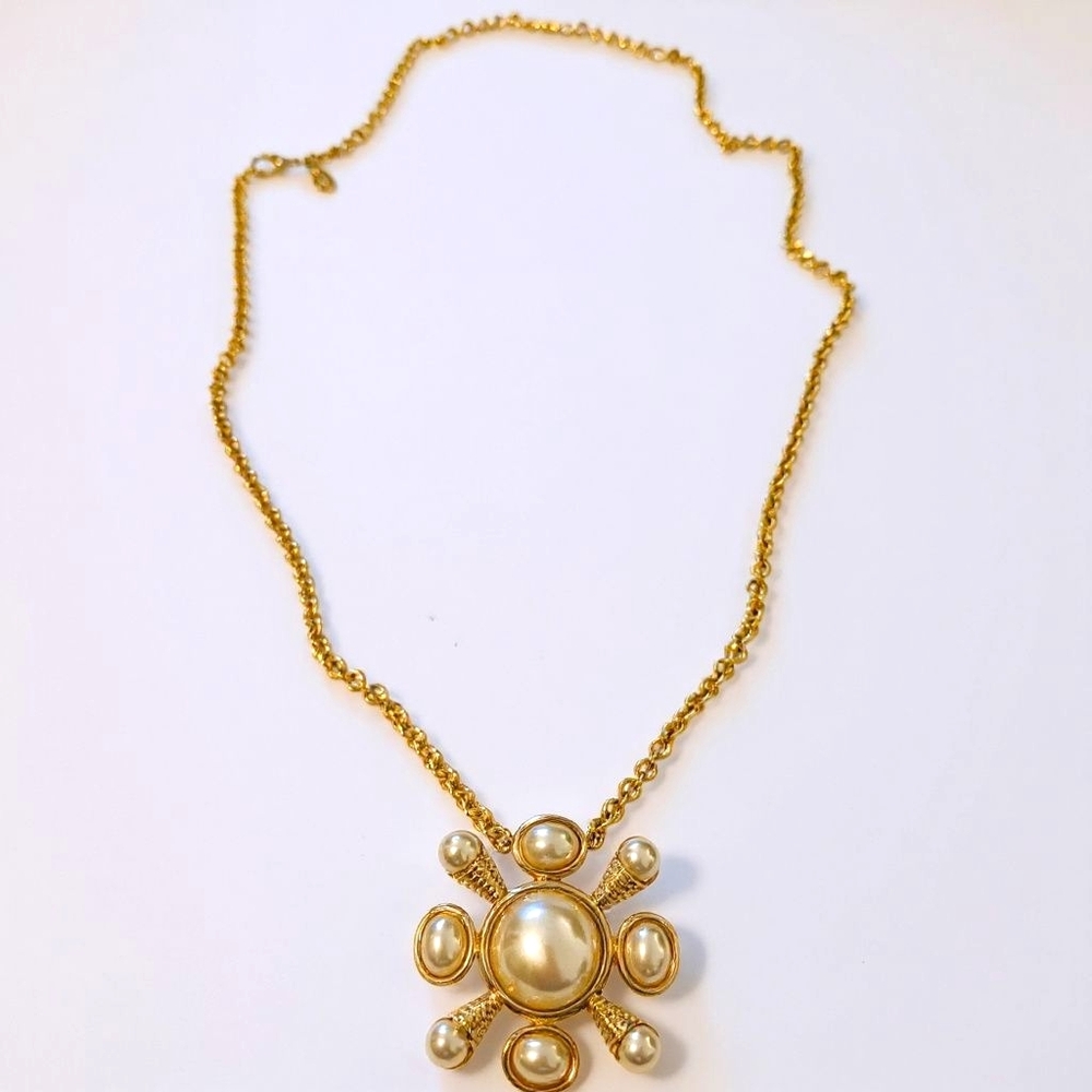 EUC KJL Kenneth Jay Lane Vintage Faux Pearl Statement Necklace & Brooch Combo